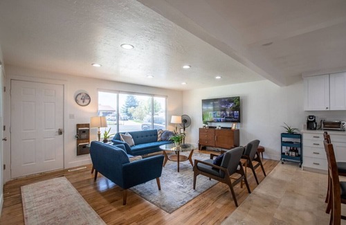 White City House | LilyPad Retreat + Pet friendly