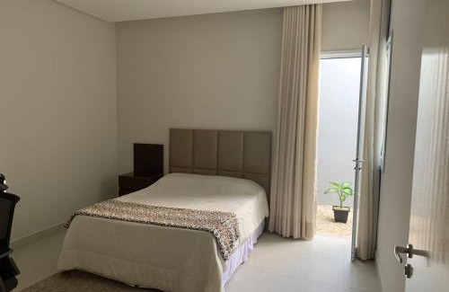 Piumhi House | Lima suítes aconchegantes próxima a Capitólio e Canastra