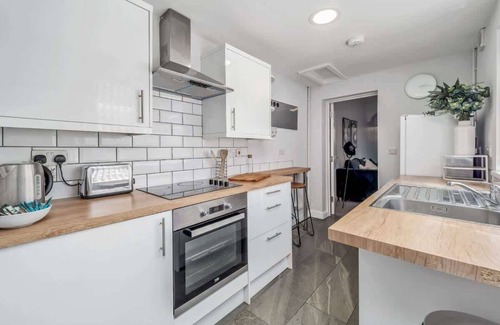 Stoke-on-Trent House | Lime House Summary: W