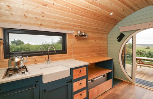 Compton Martin Cottage | LIME KILN, romantic, with hot tub in Blagdon