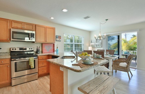 Bradenton Beach Condo | Lime Kiss A! 3 Bedroom, 2 Bathroom Home Just Across The Street From The Beach