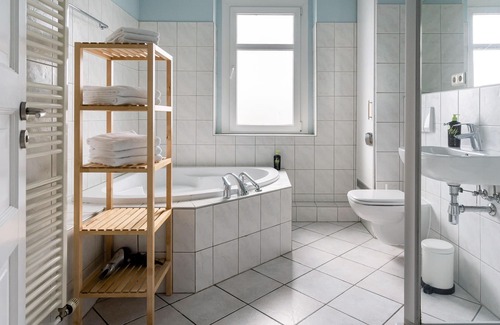 Outer Neustadt Apartment | limehome Dresden Tannenstraße | 3-BR Duplex Suite