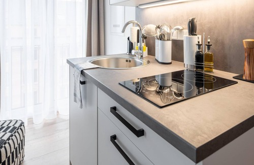 Bahnhofsviertel Apartment | limehome Frankfurt Gutleutstr. | Suite XL