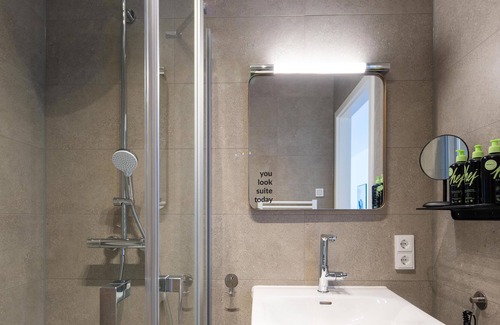 Bahnhofsviertel Apartment | limehome Frankfurt Gutleutstr. | Suite XL