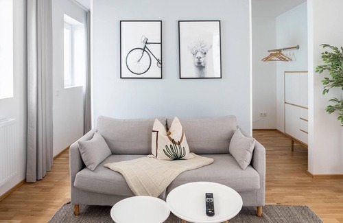 Zentrum-West Apartment | limehome Leipzig Jahnallee | Suite L +balcony (LT)