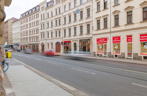 Zentrum-West Apartment | limehome Leipzig Jahnallee | Suite M with balcony