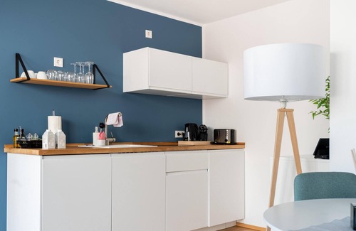 Zentrum-West Apartment | limehome Leipzig Jahnallee | Suite M with balcony