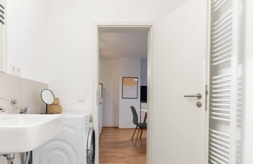 Zentrum-West Apartment | limehome Leipzig Jahnallee | Suite L with sofa bed