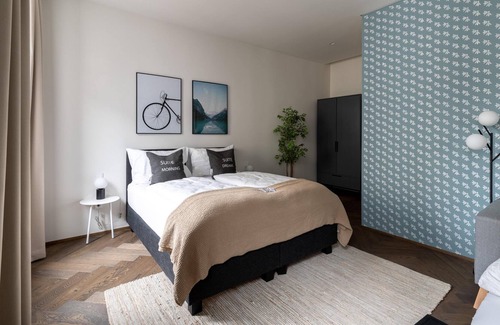Innere Stadt Apartment | limehome Linz Schillerstr | Suite M with sofa bed