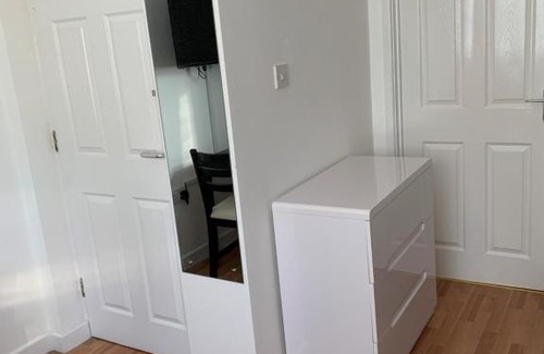 Peterborough Hotel | Limetree Studio Rooms