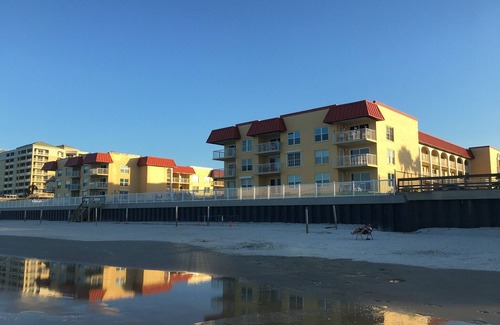 Brown Condo | Limited Time Offer-Exclusive Beachfront Retreat Walk-Out Unit to Ocean