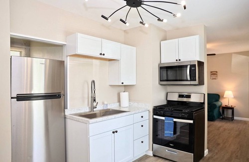 Norwood House | Lincoln, 1 Bed House near Xavier & Downtown