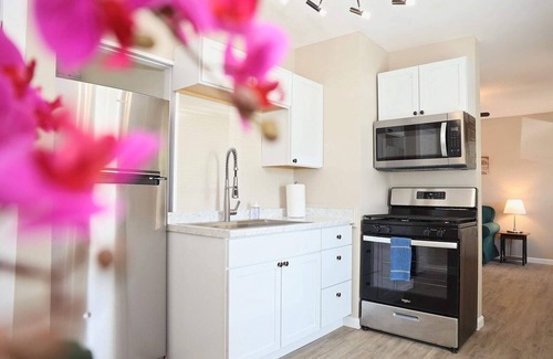 Norwood House | Lincoln, 1 Bed House near Xavier & Downtown