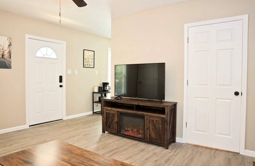 Norwood House | Lincoln, 1 Bed House near Xavier & Downtown