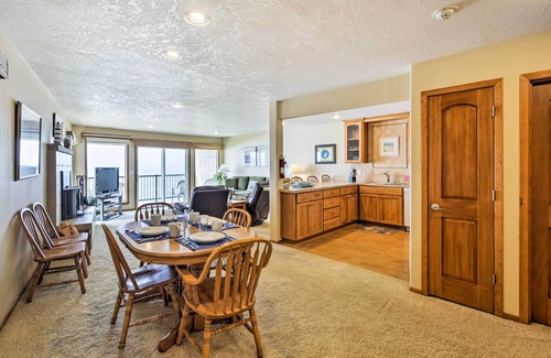 Lincoln Beach Condo | Lincoln Beach Condo w/Balcony + Ocean Views!