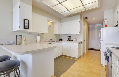 Lincoln Beach Condo | Lincoln City Condo: Pool Access, Walk to Beach!