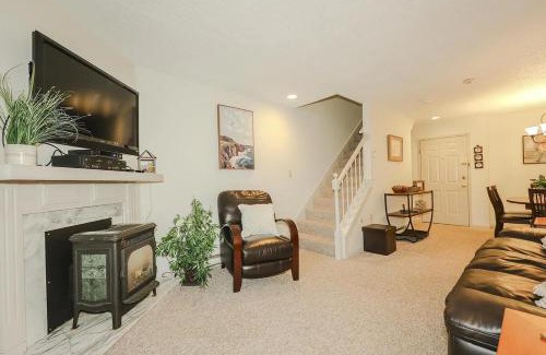 Lincoln Apartment | Lincoln Condo with slope view