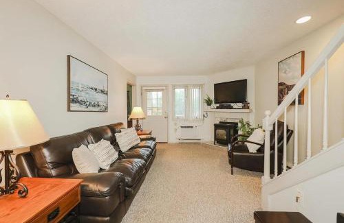 Lincoln Apartment | Lincoln Condo with slope view