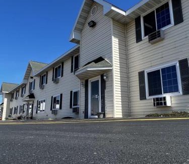 Escanaba Hotel | Lincoln Host Motor Inn