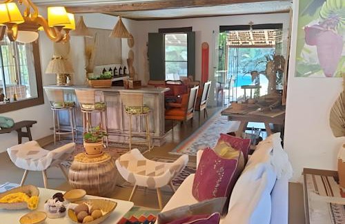Centro Comercial House | Linda casa em Ilha Bela