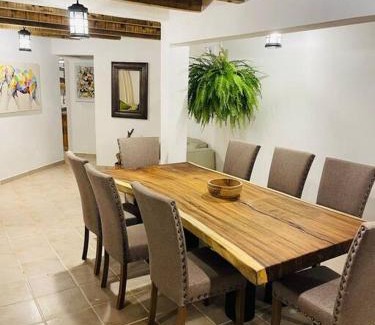 El Santuario House | Linda Casita con huerto en pipiol