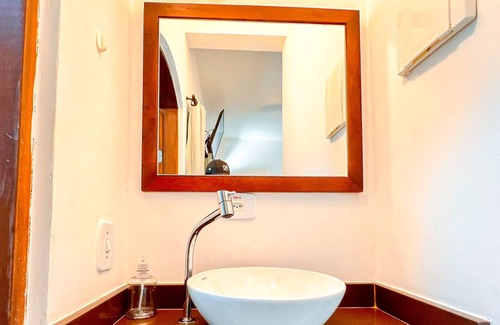 Pereque Apartment | Linda Suíte com Frigobar à 150 Metros da Praia do Perequê