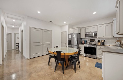 Lindale Apartment | Lindale's NEW Cozy 3BR/2BA Retreat - Minutes to I-20!