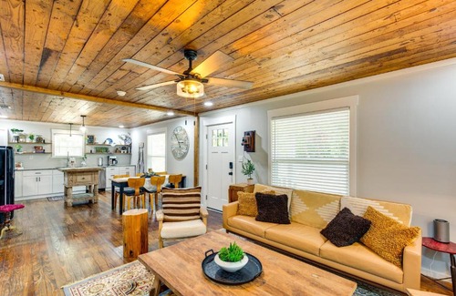 Lindale House | Lindale Vacation Rental with Deck and Grill!