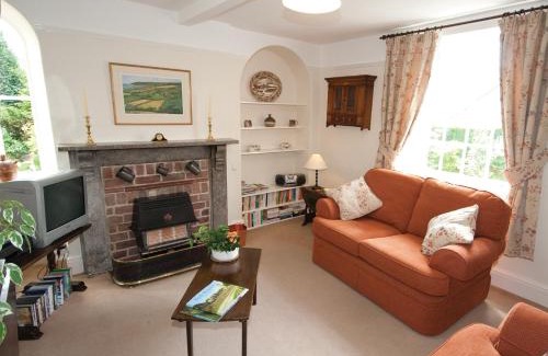 Matlock House | Linden Cottage - E2549