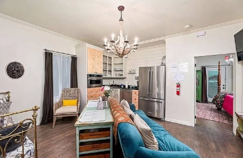 Brazos House | Lindley’s Little Gem-a cozy cottage close to the Silos