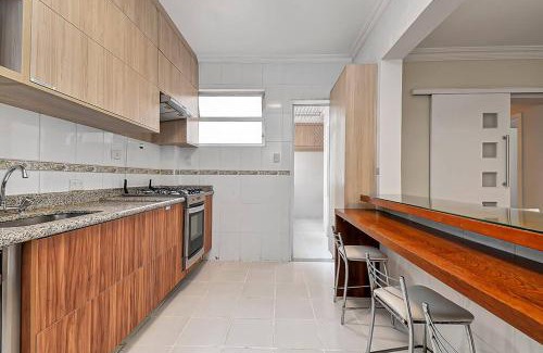 Liberdade Apartment | Lindo apartamento com 3 Quartos e Sacada na Liberdade