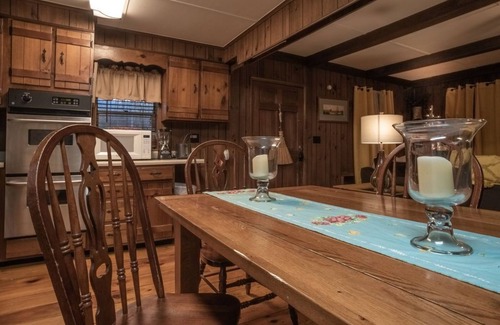 Gatlinburg Cabin | Lindsey Mill Cabin on stream and pond