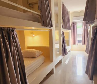 Ban Phan Thom Hostel | Line Bangkok Hostel