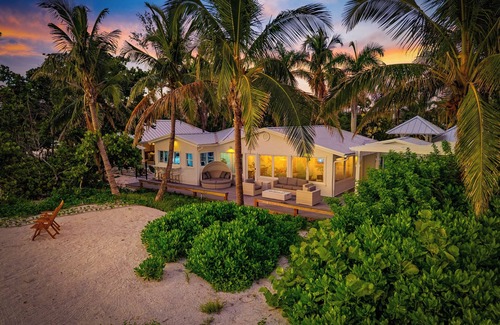 Holmes Beach House | Linefish Coastal Calm/Holmes Beach Pool Ocean Views