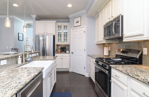 Bayside House | Linens, Bikes, XBOX, Patio & w/access to Resort Pools, Kayaks, Hot Tubs & Saunas