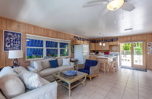 Hope Town House | Liney's Lookout - Private Oasis with Pool and Sea Views in Buttonwood Bay
