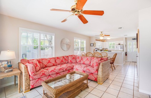 Bahama Village House | Linger Longer by AvantStay | Key West Walkable | Gated Community, Shared Pool