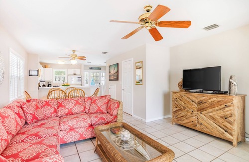 Bahama Village House | Linger Longer by AvantStay | Key West Walkable | Gated Community, Shared Pool