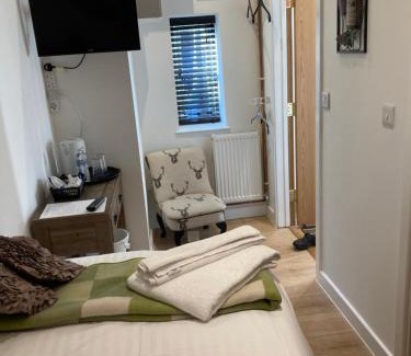 Malmesbury Hotel | Linnaea House Rooms