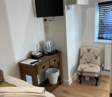 Malmesbury Hotel | Linnaea House Rooms