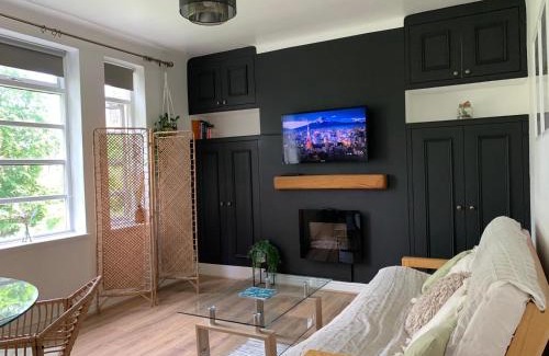 Sefton Park Apartment | Linnet House - Relaxing - Leafy - Whole Apt- 2 Bed