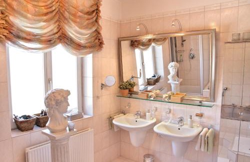 Am Waldfriedhof House | Lion Homestay Munich