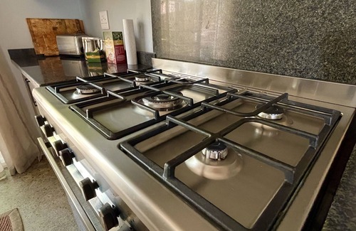 Pretoria Villa | Lion Mansion Villa 5 bedroom 5 bathroom pool bbq garden