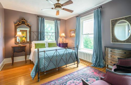 Niagara Falls Bed & Breakfast | Lion's Head B&B