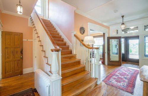 Niagara Falls Bed & Breakfast | Lion's Head B&B
