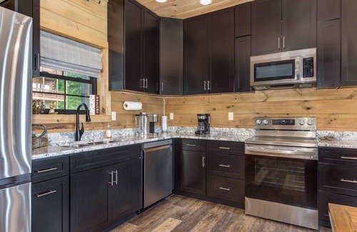 Sevierville Cabin | Lion's Landing Sleeps 18 Hot Tub Game Rooms Private Fishing Pond