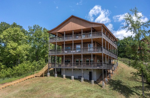 Sevierville Cabin | Lion's Landing Sleeps 18 Hot Tub Game Rooms Private Fishing Pond