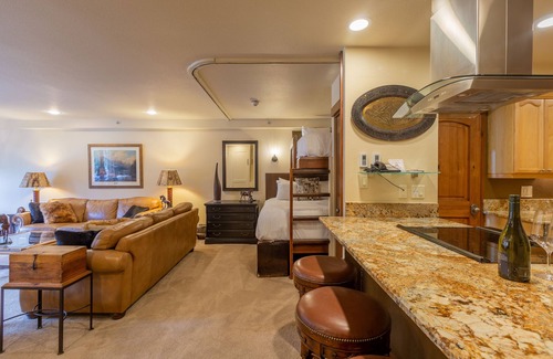 Vail Condo | LION SQUARE LODGE at Gondola Ski In/Out 1st Floor Vail Mt View