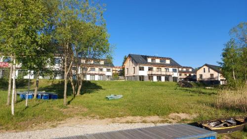 Cerna V Posumavi Apartment | Lipno Apartments BERGMAX, Ski Areál Lipno 16min dojezd - Resort Malé Lipno s terasou a zahrádkou, parking free