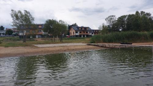 Cerna V Posumavi Apartment | Lipno Apartments BERGMAX, Ski Areál Lipno 16min dojezd - Resort Malé Lipno s terasou a zahrádkou, parking free